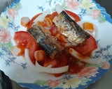 Foto del paso 3 de la receta: Ensalada de tomate y sardinas