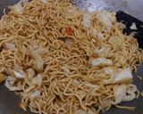 Foto langkah ke 3 dari resep Mie goreng kolor (kol dan telor).