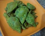 पालक के नमक पारे (palak ke namak pare recipe in Hindi) रेसिपी चरण 7 फोटो