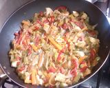 Foto del paso 2 de la receta: Verduras al wok con pollo y timbal de arroz 😋😁