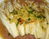 Foto langkah ke 3 dari resep Jamur enoki siram saus kecap.