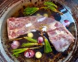 รูปขั้นตอนการทำที่ 1 ของ แขนงหมูกรอบ