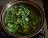 Foto langkah ke 4 dari resep Sayur Kelor Bening.