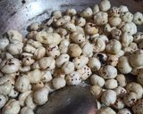 आटा देशी घी सूखे मेवे के लड्डू रेसिपी चरण 2 फोटो