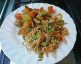 Foto del paso 3 de la receta: Ejotes salteados con pollo y verduras con orégano y jengibre