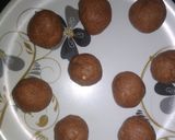 A picture of step 5 of Marie biscuits ladoo.