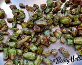 A picture of step 2 of Airfried Crispy French Beans.