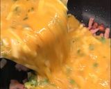 Foto del paso 2 de la receta: Revuelto de jamón y queso cheddar