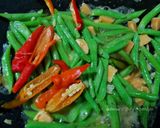 รูปขั้นตอนการทำที่ 5 ของ ถั่วฝักยาวผัดไข่แดงเค็ม
