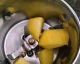 A picture of step 1 of Mango dry fruits shake.