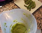 Foto del paso 2 de la receta Pasta en salsa de espárragos verdes, con bacon y cebolla
