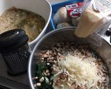 A picture of step 1 of Mushroom spinach balls.