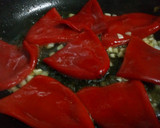 Foto del paso 3 de la receta: Calabacín con crema de piquillo y langostino