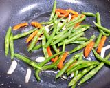 Hình bước làm 4 của món 🌱 Mì Chũ Xào Rau Củ Chay (Vegan)