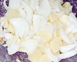 Foto del paso 2 de la receta: Gofres de tortilla de patatas con salmón y tomate