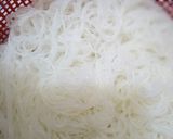 Foto langkah ke 1 dari resep Bihun Kuah Kecap.