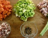 Coq au vin - kakas vörösborban recept fázis 1 fotója