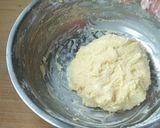 Foto langkah ke 1 dari resep Kue kecipir cetak pake spuit tutup botol.