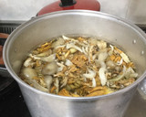 Foto del paso 3 de la receta: Caldo de hongos silvestres (Solo en temporada de lluvias)