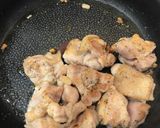 Foto langkah ke 3 dari resep Tumis Chicken dan Green pepper simple.