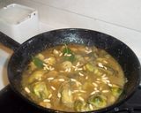 Foto del paso 9 de la receta Alcachofas con gambas peladas y piñones