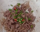 Foto langkah ke 3 dari resep Daging tumis cabe rawit.