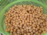 Espaguetis de calabacín con pollo y garbanzos