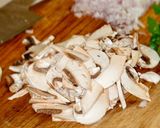 Foto del passaggio 4 della ricetta Risotto al Branzino e Champignons con Bottarga di Tonno