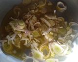 Foto del passaggio 1 della ricetta Spaghetti con patate, zafferano e finocchietto selvatico