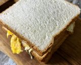 Gambar langkah 3 resipi Sandwich avocado nenas telur berkeju.