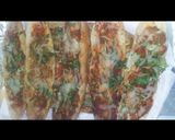صورة لخطوة 2 من وصفة قوارب البيتزا السريعه جداً 😋