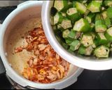 A picture of step 5 of Bhindi pyaz fry recipe.