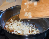 Foto del paso 2 de la receta: Guiso de salchichas con patatas