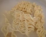 Foto langkah ke 1 dari resep Mie Goreng Praktis.
