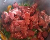 Foto del paso 2 de la receta Guiso de ternera con salsa al gusto de vino tinto 😋