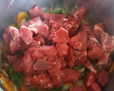 Foto del paso 2 de la receta: Guiso de ternera con salsa al gusto de vino tinto 😋