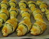 Medvehagymás kiflik recept fázis 5 fotója