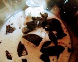 A picture of step 1 of Oreo milkshake.