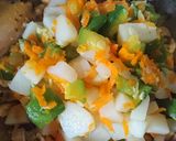 Foto del paso 3 de la receta: Revuelto tibio de zapallitos con pollo 🥔🥕