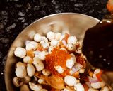 A picture of step 5 of Makhana bhel.