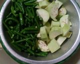 Foto langkah ke 1 dari resep 04. Oseng terong & kacang panjang.