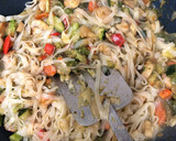 Foto del paso 3 de la receta: 161. Noodles de arroz con wok de verduras y gambas (principal arroz)