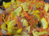 Arepa🥯rellena🥩de salteado de carne🧀y verduras🍱🥑🧆
