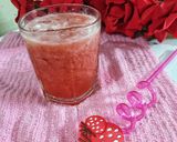 A picture of step 2 of Die summer strawberry slushie.