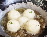 A picture of step 5 of Rava vegetable pops.
