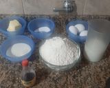 Foto del paso 1 de la receta: Medialunas de manteca súper fácil 🤤 😋