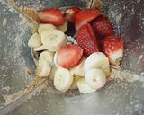 A picture of step 2 of Strawberry banana smoothie.