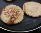 A picture of step 4 of Banana pancake.