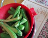 Foto del passaggio 2 della ricetta Piccole zucchine gratinate vegetariane