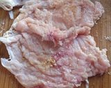 Foto del paso 2 de la receta: Pechuga de pollo rellena de quesos envuelta en tocino keto